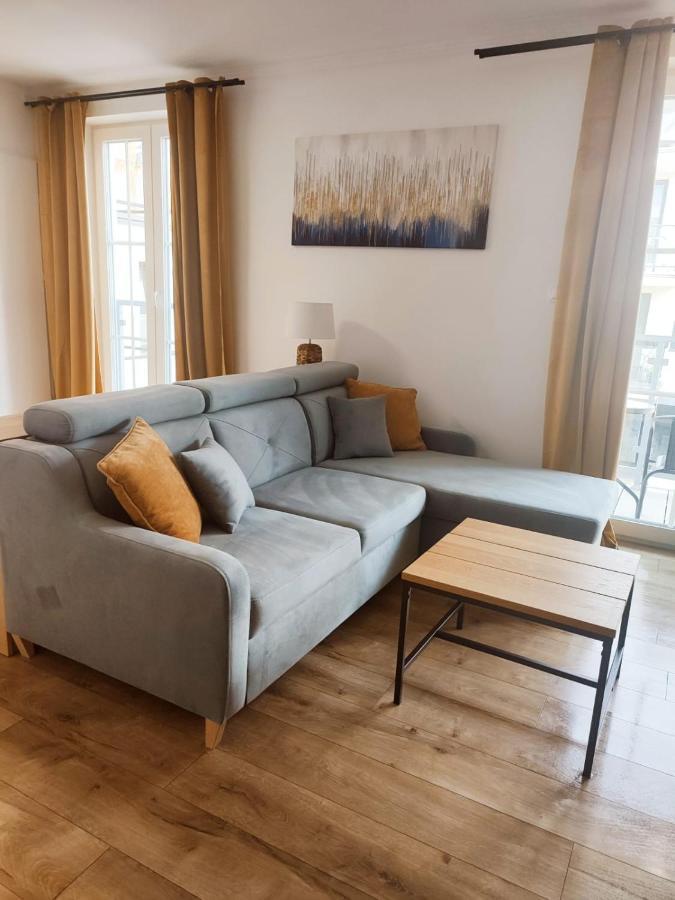 Miodowy Apartament Złotów Exteriör bild